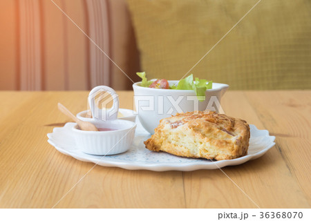 Scones with cheddar and bacon with Vegetable Salad Scones with cheddar and bacon with Vegetable Salad 36368070