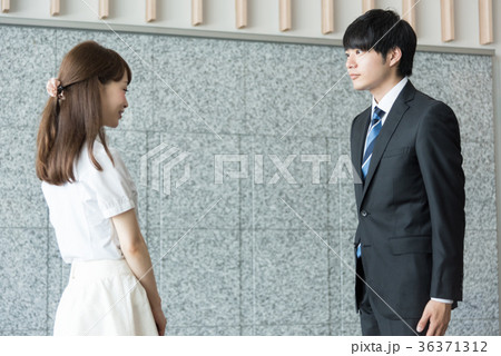 ビジネスイメージ・挨拶と会話とお辞儀 36371312