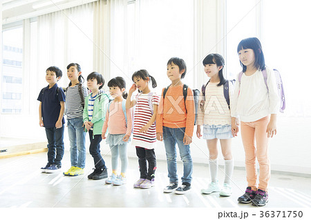 小学生　複数 36371750