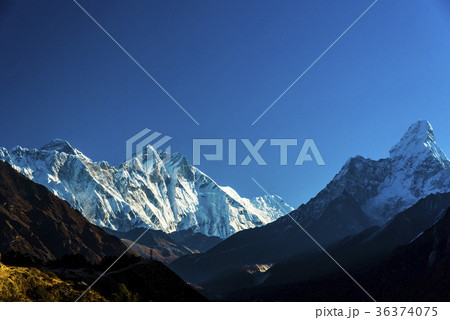 朝のエベレスト山群 朝のエベレスト山群 36374075