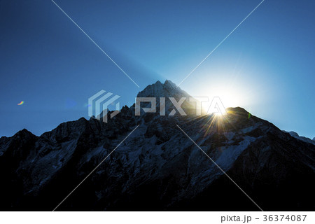 朝日とタムセルク 36374087