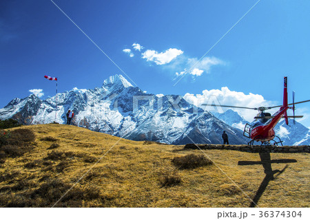エベレスト山群のヘリポート 36374304