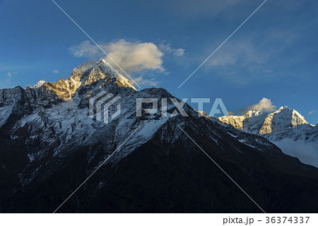 夕日に光るタムセルク 36374337