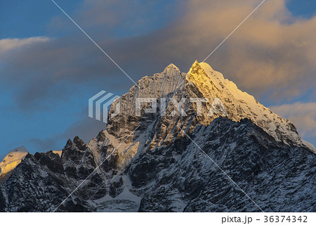 夕日に光るタムセルク 36374342