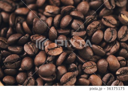closeup fresh roasted coffee beans closeup fresh roasted coffee beans 36375175