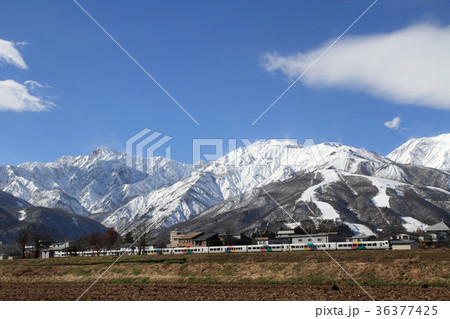 大糸線 12月の白馬山麓 大糸線 12月の白馬山麓 36377425