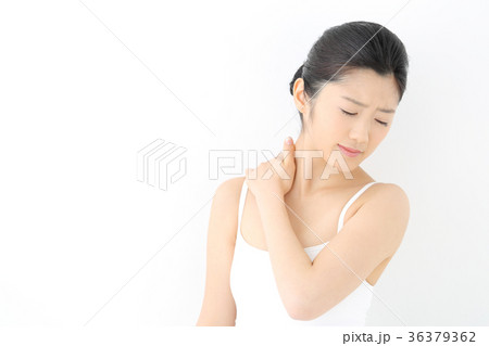 若い女性 肩こり 若い女性 肩こり 36379362