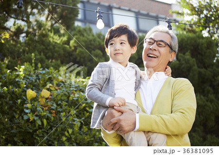 建築 高齢者 老人 36381095