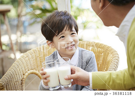 家族 ファミリー 乾杯 36381118