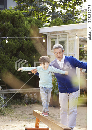 建築 男性 大家族 36381273