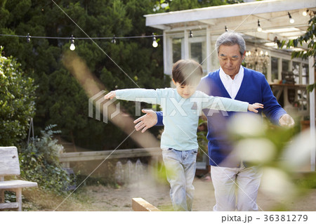 建築 男性 大家族 36381279