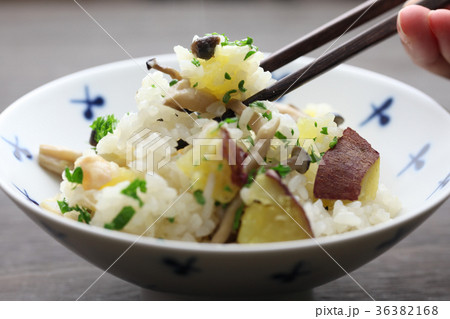 さつま芋としめじの炊き込みご飯 36382168