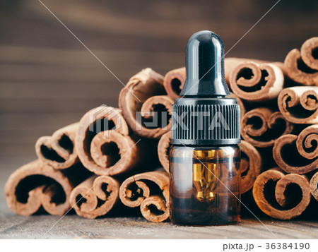 Essential cinnamon oil 36384190