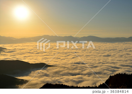 人吉盆地の雲海の写真素材 [36384814] PIXTA