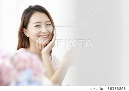 若い女性 化粧 メイク 36386868