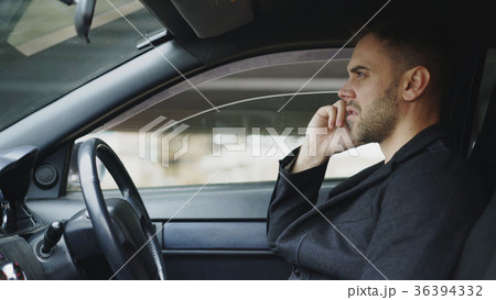 Stressed businessman swearing and talking phone 36394332