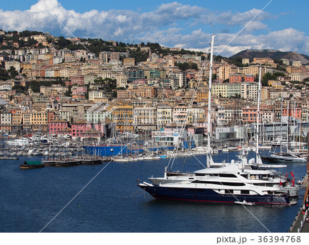 Port of Genoa, Italy / イタリア・ジェノヴァ港の写真素材 [36394768