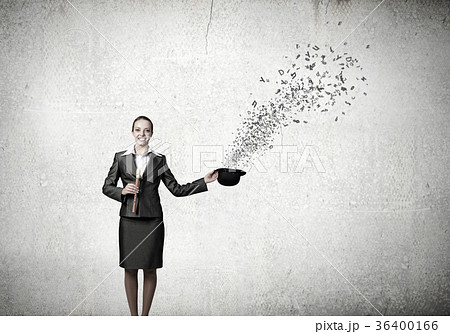Woman magician with bowler hat Woman magician with bowler hat 36400166