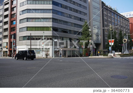 東京-日本橋三丁目交差点付近 36400773
