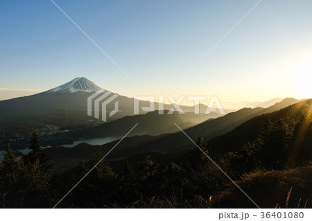 新道峠から望む富士山 （夕景） 36401080