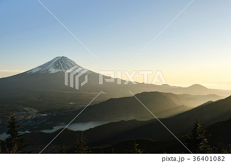 新道峠から望む富士山 (夕景) 新道峠から望む富士山 (夕景) 36401082