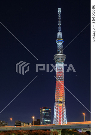 都市風景　東京スカイツリーのキャンドルツリー　ライトアップ 36401096