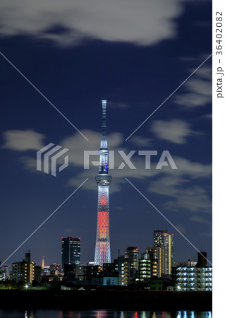 都市風景　東京スカイツリーのキャンドルツリーライトアップ 36402082