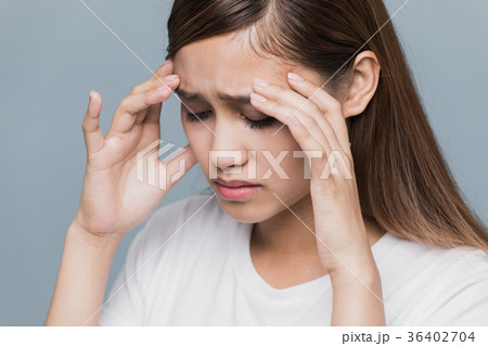 落ち込む女性 36402704