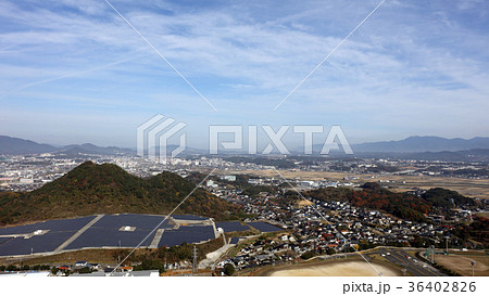 空撮　福岡県飯塚市（旧穂波町）の住友忠隈炭鉱（ボタ山） 36402826