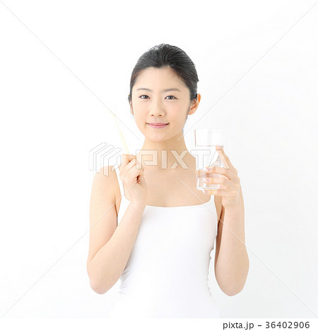 デンタルケア　若い女性 36402906