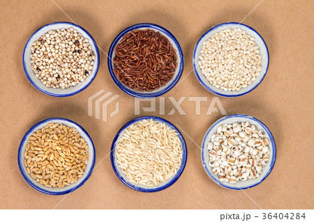 Variety of grain rice in cup on brown paper Variety of grain rice in cup on brown paper 36404284