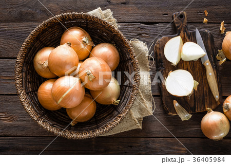 Fresh onion in basket on wooden table, top view Fresh onion in basket on wooden table, top view 36405984