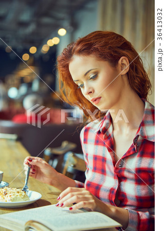 Beautiful young student with lots of books, studying or preparin 36413032