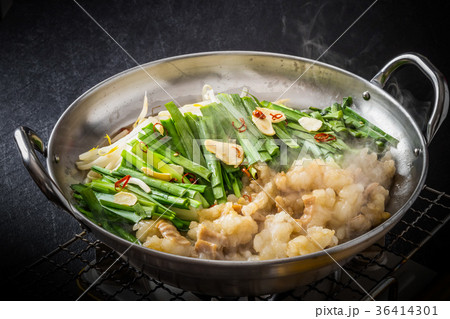 博多もつ鍋　Motsunabe, or giblets cooked in a hot pot 36414301