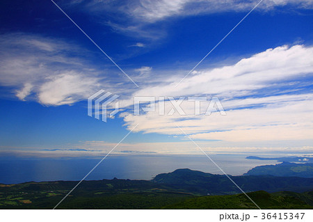 積丹岳から見る日本海と雲海に浮かぶ増毛山地 36415347
