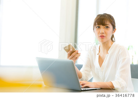 PCを使う女性会社員 OL ビジネスイメージ オフィスレディ PCを使う女性会社員 OL ビジネスイメージ オフィスレディ 36416778
