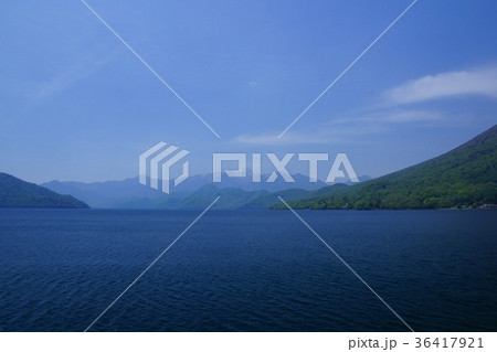 中禅寺湖と白根火山群 36417921