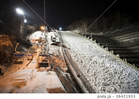 大倉山ジャンプ競技場のリフト 36421933