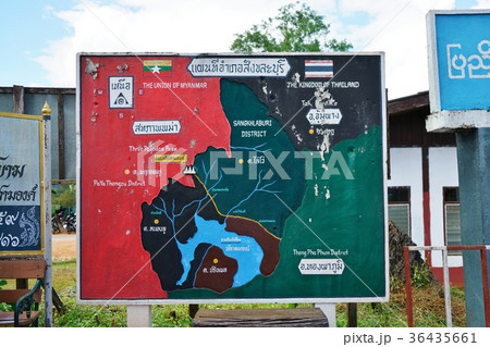 タイとミャンマーの国境地帯にある地図、看板 タイとミャンマーの国境地帯にある地図、看板 36435661
