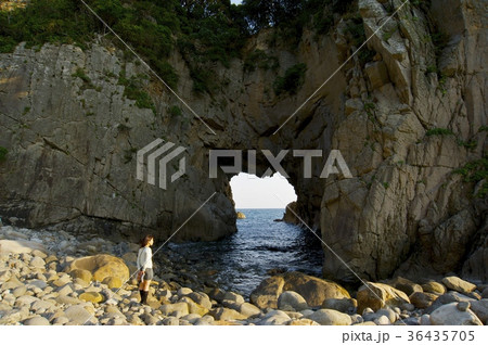 足摺岬の白山神社の白山洞門  （土佐清水市） 36435705