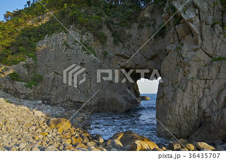 足摺岬の白山神社の白山洞門  （土佐清水市） 36435707