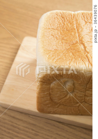 焼き立て角食パン 2斤 36439076