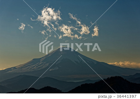 丹沢・蛭ヶ岳から見る午後の富士山 36441397