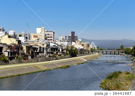鴨川と三条大橋 36441987