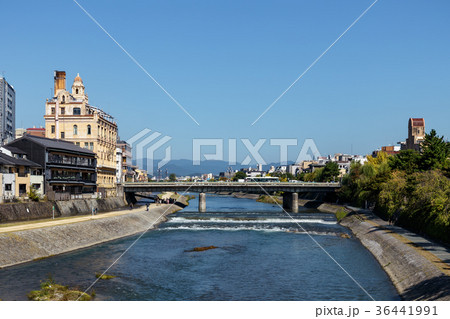 鴨川と四条大橋 36441991