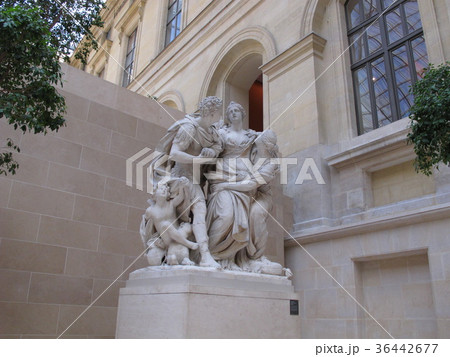 パリ:ルーブル美術館の彫刻 パリ:ルーブル美術館の彫刻 36442677