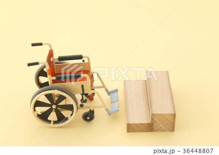 車椅子と積み木 車椅子と積み木 36448807