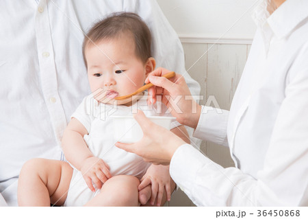 離乳食と赤ちゃん 36450868