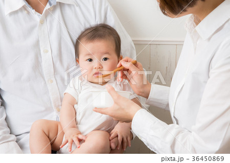 離乳食と赤ちゃん 36450869