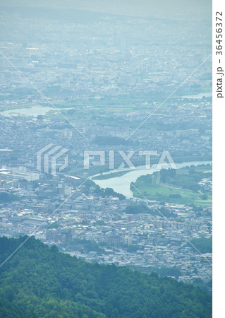 愛宕山から望む京都嵐山の街並み 36456372